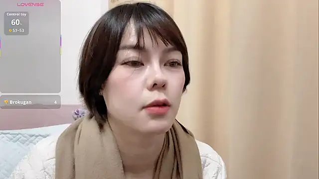 Snapshot of Linda-LL chatting on 12/16/25, 11:14 Linda-LL online show from 12/16/25, 11:14