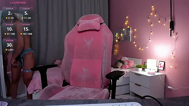 Fay Dunaway online show from 11/29/25, 02:06