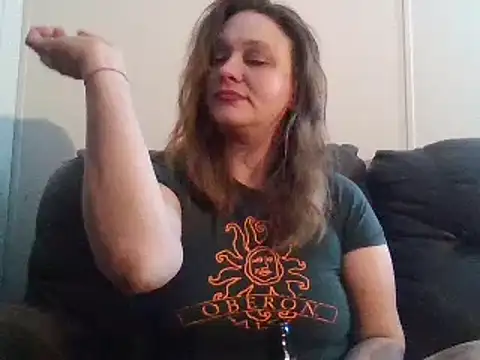 Snapshot of IvanaPlenty chatting on 01/13/25, 12:35 IvanaPlenty online show from 01/13/25, 12:35