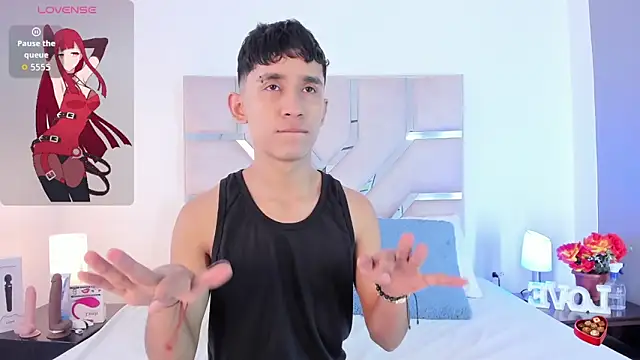 Snapshot of Thayler_jones chatting on 11/18/25, 11:24 Thayler jones online show from 11/18/25, 11:24