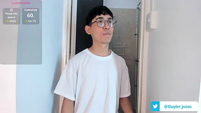 Snapshot of Thayler_jones chatting on 03/22/25, 11:32 Thayler jones online show from 03/22/25, 11:32