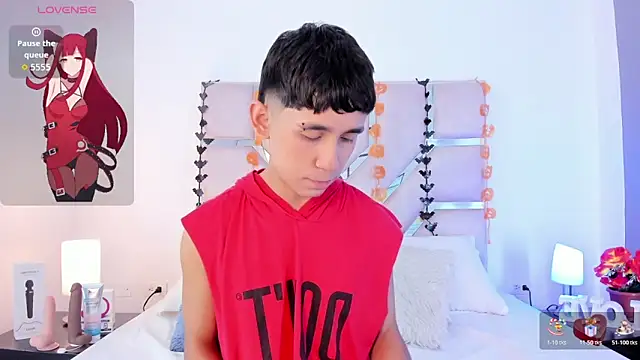 Snapshot of Thayler_jones chatting on 10/28/25, 11:09 Thayler jones online show from 10/28/25, 11:09