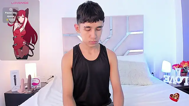 Snapshot of Thayler_jones chatting on 11/11/25, 11:27 Thayler jones online show from 11/11/25, 11:27