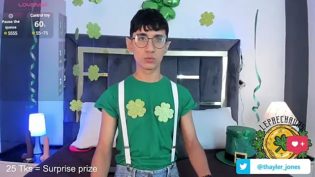 Snapshot of Thayler_jones chatting on 03/17/25, 11:31 Thayler jones online show from 03/17/25, 11:31