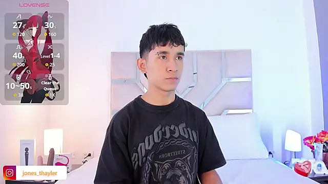 Snapshot of Thayler_jones chatting on 11/28/25, 12:05 Thayler jones online show from 11/28/25, 12:05