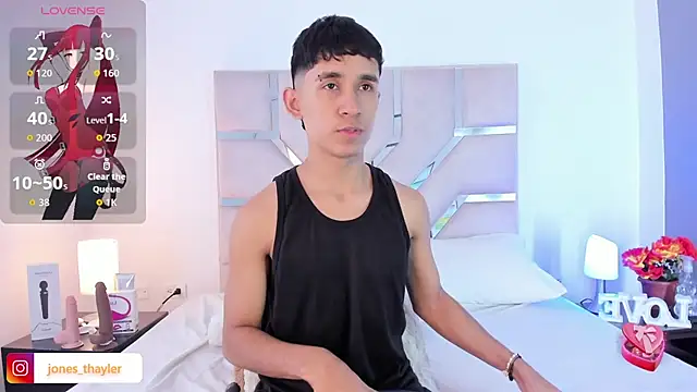 Snapshot of Thayler_jones chatting on 11/30/25, 12:06 Thayler jones online show from 11/30/25, 12:06