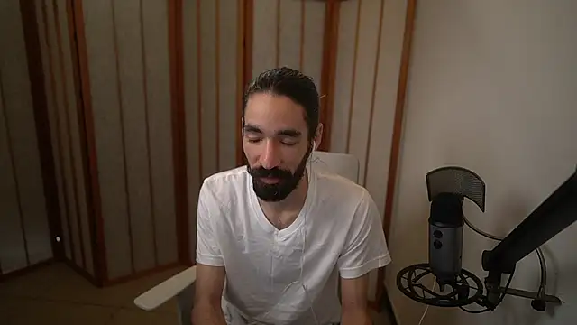 Snapshot of Your_Ice_cream chatting on 12/19/25, 03:58 Your Ice cream online show from 12/19/25, 03:58