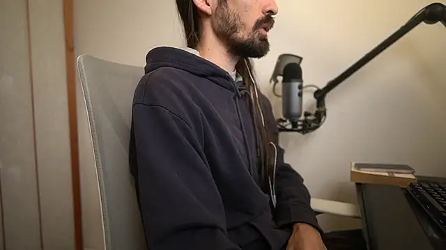 Snapshot of Your_Ice_cream chatting on 04/16/26, 02:40 Your Ice cream online show from 04/16/26, 02:40