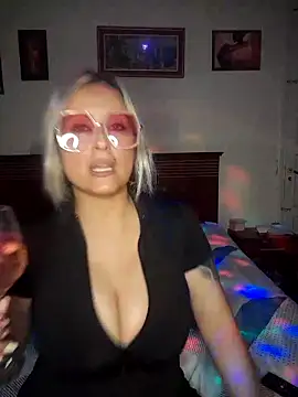 DesireSatler online show from 10/19/25, 03:42