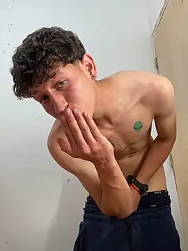 LatinBoysxxx online show from 03/19/26, 07:47