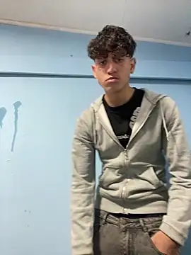 LatinBoysxxx online show from 05/17/26, 03:28
