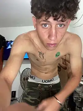 Snapshot of LatinBoysxxx chatting on 01/20/25, 07:04 LatinBoysxxx online show from 01/20/25, 07:04