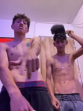 Snapshot of LatinBoysxxx chatting on 12/05/24, 10:28 LatinBoysxxx online show from 12/05/24, 10:28