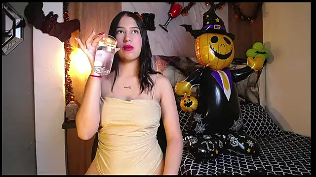 Snapshot of hera_divine chatting on 10/20/25, 09:04 hera divine online show from 10/20/25, 09:04