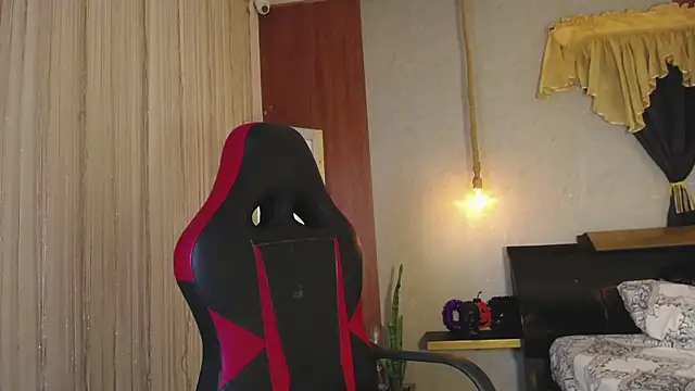 Snapshot of hera_divine chatting on 11/05/25, 10:13 hera divine online show from 11/05/25, 10:13