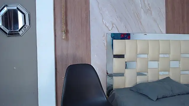 hera divine online show from 03/18/26, 02:08