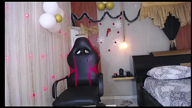 Snapshot of hera_divine chatting on 12/15/25, 11:10 hera divine online show from 12/15/25, 11:10