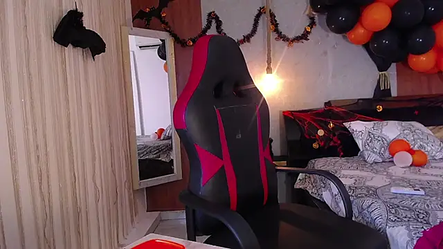 Snapshot of hera_divine chatting on 10/31/25, 10:27 hera divine online show from 10/31/25, 10:27