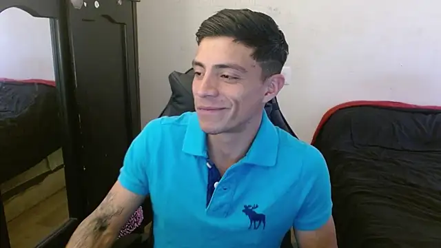 Snapshot of kv___xxx_ chatting on 09/23/25, 01:51 kv   xxx  online show from 09/23/25, 01:51