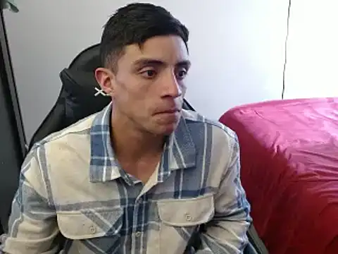 Snapshot of kv___xxx_ chatting on 10/16/25, 08:06 kv   xxx  online show from 10/16/25, 08:06