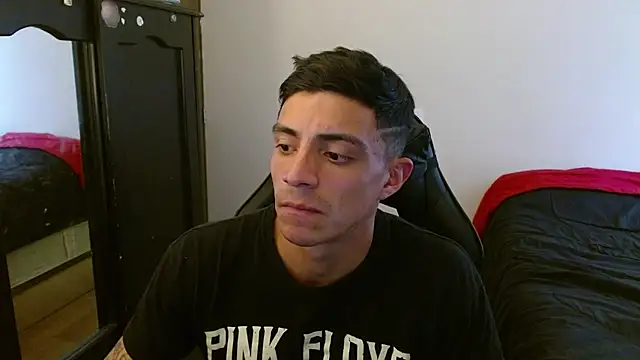 Snapshot of kv___xxx_ chatting on 10/08/25, 07:47 kv   xxx  online show from 10/08/25, 07:47