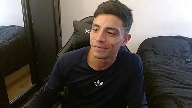 Snapshot of kv___xxx_ chatting on 09/16/25, 03:57 kv   xxx  online show from 09/16/25, 03:57