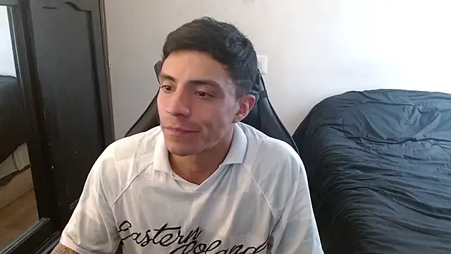 Snapshot of kv___xxx_ chatting on 09/27/25, 07:20 kv   xxx  online show from 09/27/25, 07:20