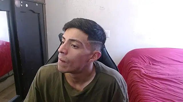 Snapshot of kv___xxx_ chatting on 10/04/25, 05:03 kv   xxx  online show from 10/04/25, 05:03