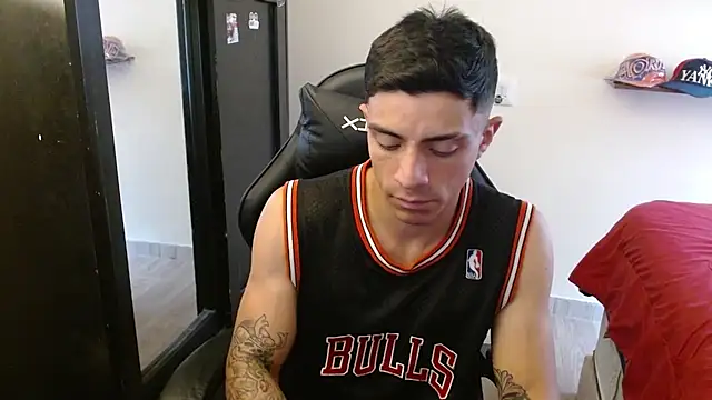 kv   xxx  online show from 01/15/26, 04:32