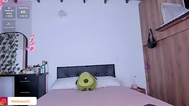 medussa13  online show from 03/18/26, 12:08