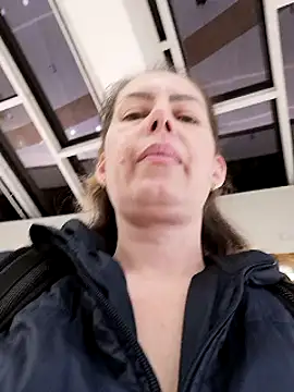 Snapshot of uber_babe chatting on 01/28/25, 03:57 uber babe online show from 01/28/25, 03:57