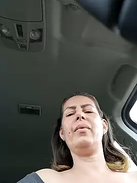 Snapshot of uber_babe chatting on 03/11/25, 12:28 uber babe online show from 03/11/25, 12:28