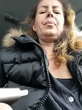 Snapshot of uber_babe chatting on 03/17/25, 11:10 uber babe online show from 03/17/25, 11:10