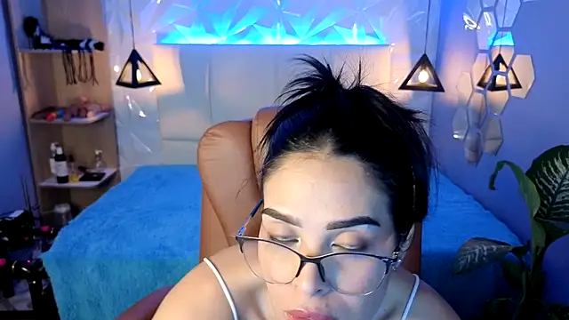 AlessiaVal  online show from 11/12/25, 02:54