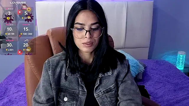 Snapshot of AlessiaVal_ chatting on 09/13/25, 03:45 AlessiaVal online show from 09/13/25, 03:45