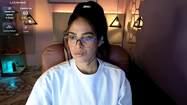 Snapshot of AlessiaVal_ chatting on 10/02/25, 02:09 AlessiaVal online show from 10/02/25, 02:09