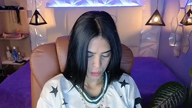 AlessiaVal  online show from 12/18/25, 05:28