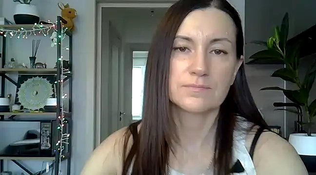 Snapshot of jainesummer chatting on 02/06/25, 10:36 jainesummer online show from 02/06/25, 10:36