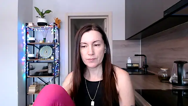 Snapshot of jainesummer chatting on 02/18/25, 10:38 jainesummer online show from 02/18/25, 10:38