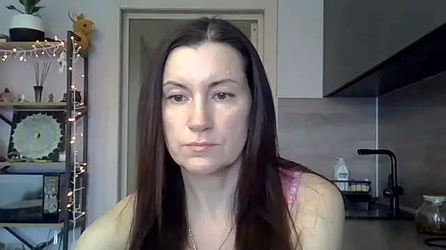 Snapshot of jainesummer chatting on 02/11/25, 10:47 jainesummer online show from 02/11/25, 10:47