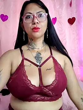Snapshot of Saloome- chatting on 02/25/25, 01:43 Saloome- online show from 02/25/25, 01:43