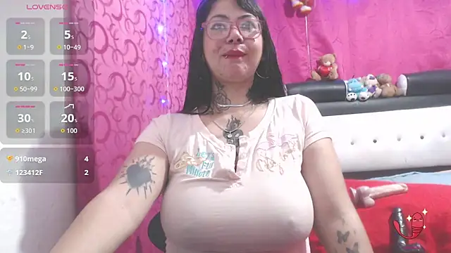 Snapshot of Saloome- chatting on 09/12/25, 08:41 Saloome- online show from 09/12/25, 08:41