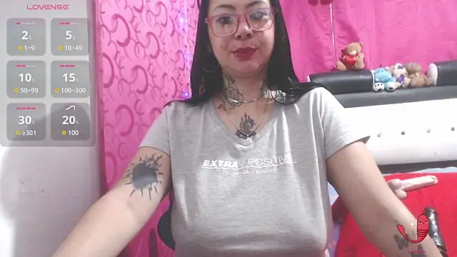 Snapshot of Saloome- chatting on 09/13/25, 10:43 Saloome- online show from 09/13/25, 10:43