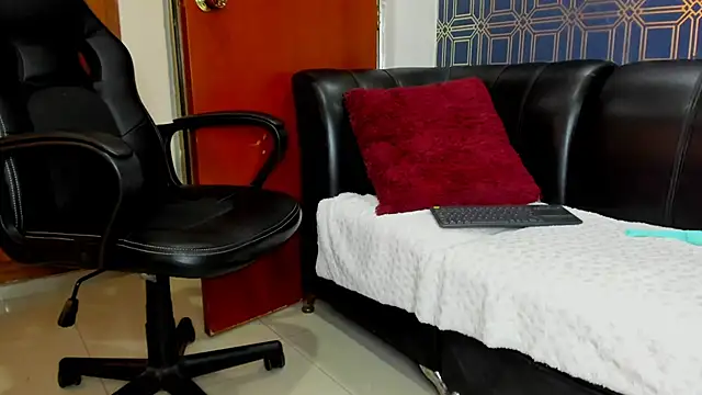 yulianademond66 online show from 03/11/25, 11:15