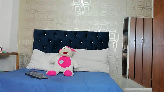 yulianademond66 online show from 02/17/25, 09:21