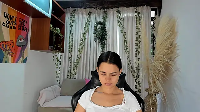 Snapshot of HannaRhodes chatting on 03/31/26, 02:41 HannaRhodes online show from 03/31/26, 02:41