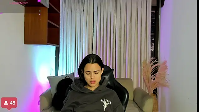 Snapshot of HannaRhodes chatting on 11/04/25, 01:37 HannaRhodes online show from 11/04/25, 01:37