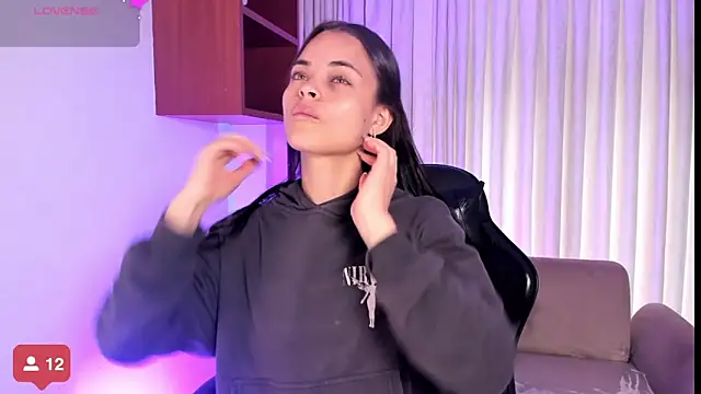 Snapshot of HannaRhodes chatting on 11/06/25, 02:21 HannaRhodes online show from 11/06/25, 02:21