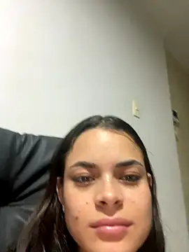 Snapshot of HannaRhodes chatting on 10/31/25, 03:58 HannaRhodes online show from 10/31/25, 03:58