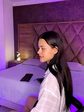 Snapshot of HannaRhodes chatting on 10/24/25, 03:11 HannaRhodes online show from 10/24/25, 03:11